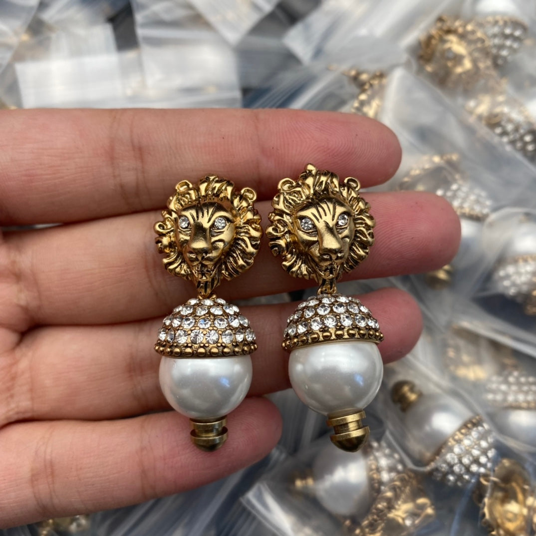 Pearl gold earrings