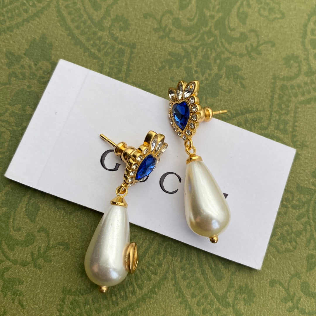 Pearl dangle earrings