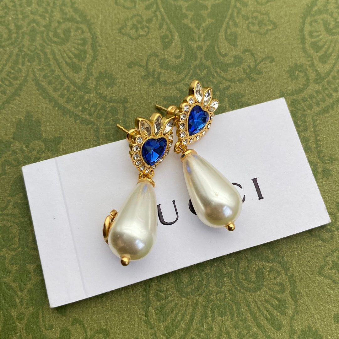 Pearl dangle earrings