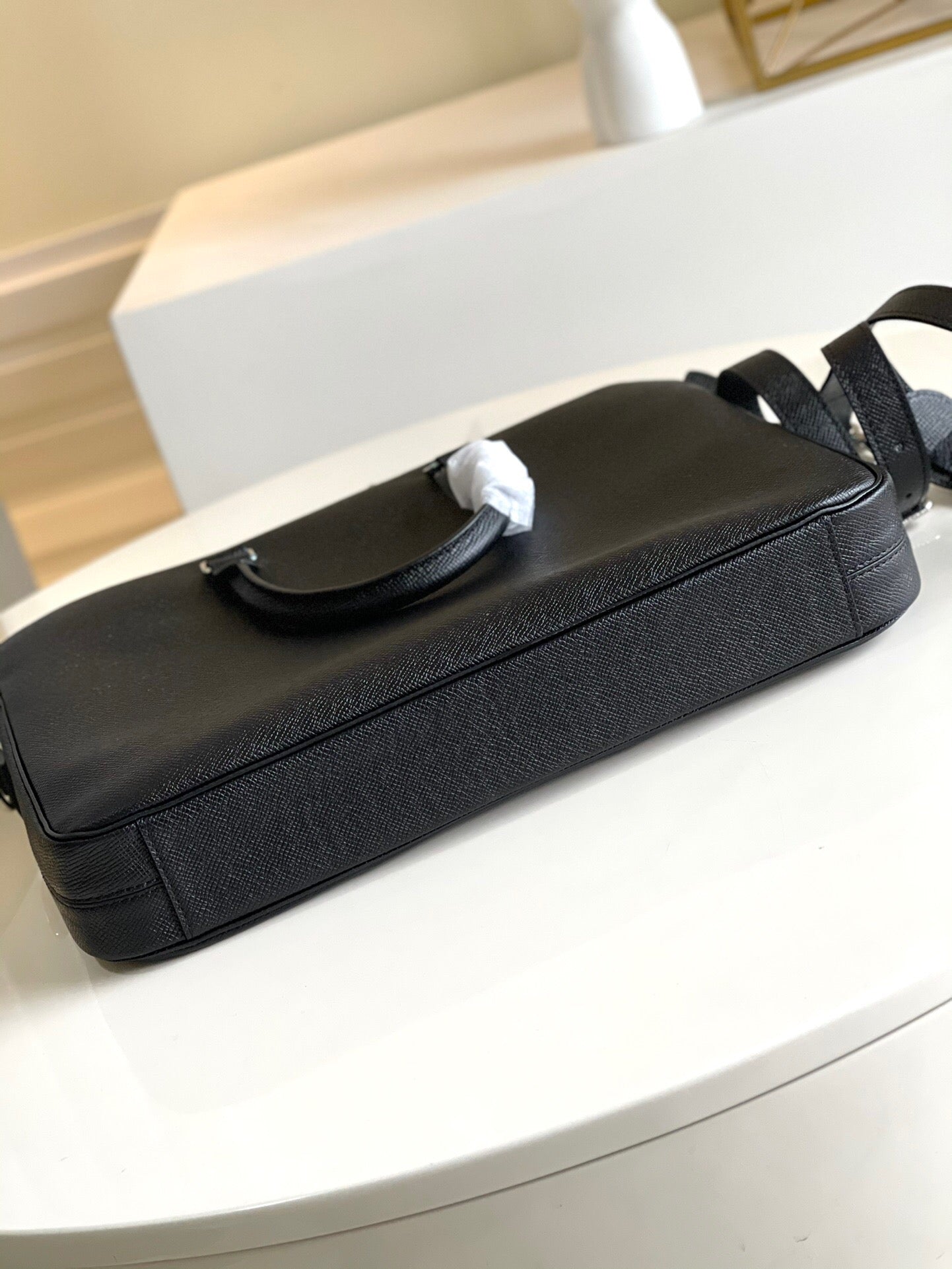 L x V - 2021 Laptop Bag