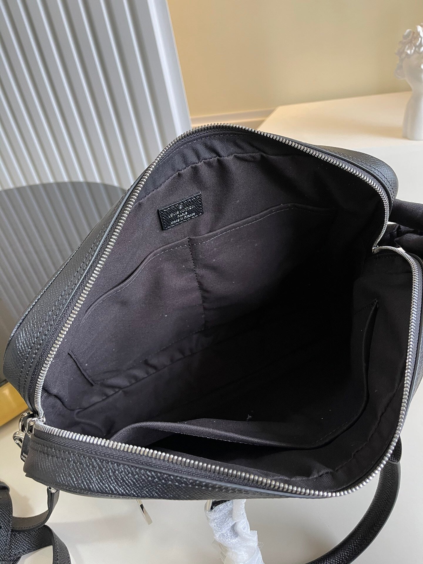 L x V - 2021 Laptop Bag