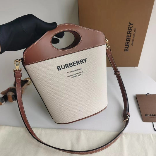 2022 Burberry Handbag - 64