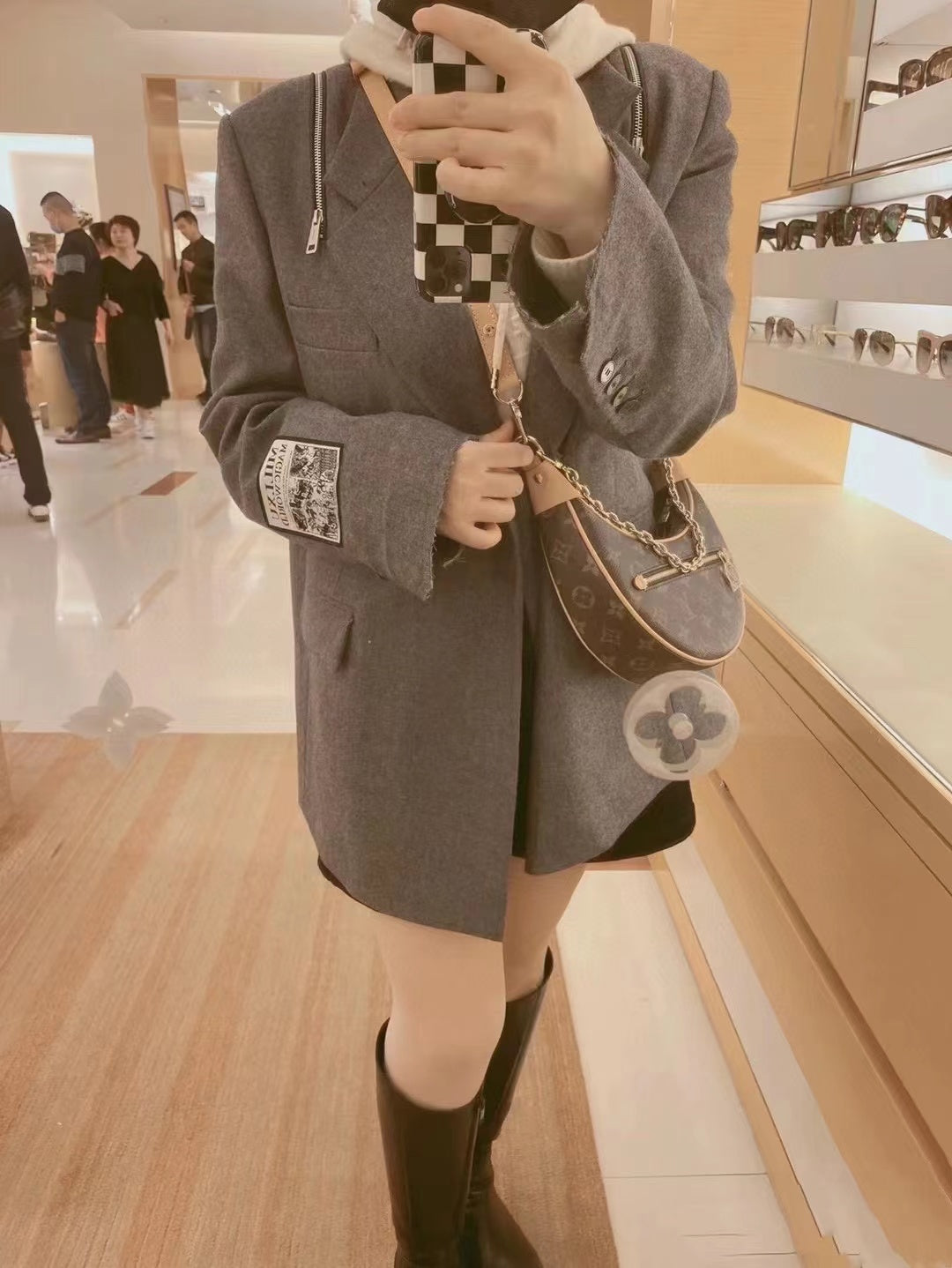 2022 New LV Half Moon Handbag--6