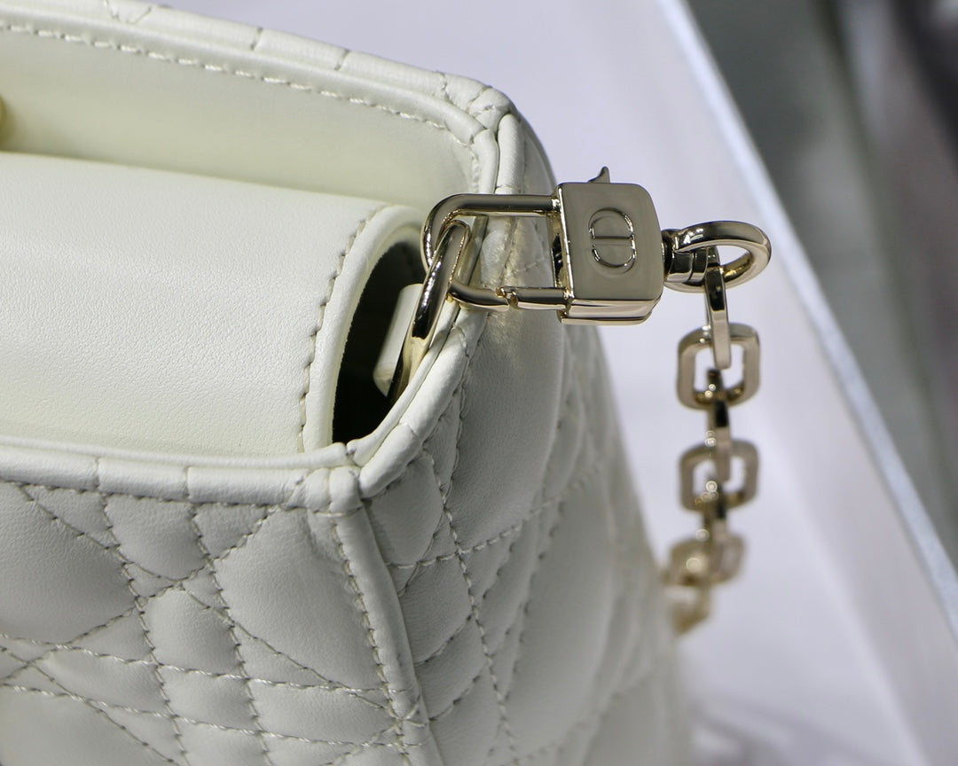 D I O R - Little White