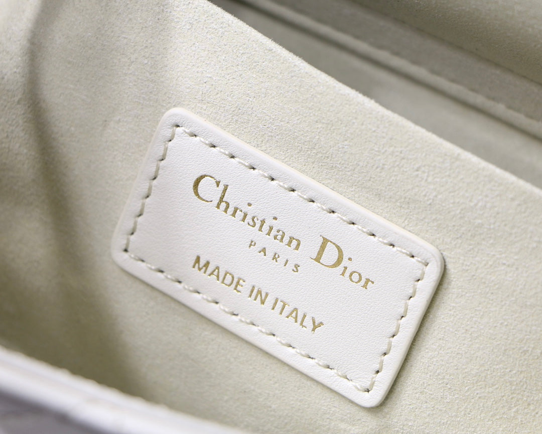 D I O R - Little White