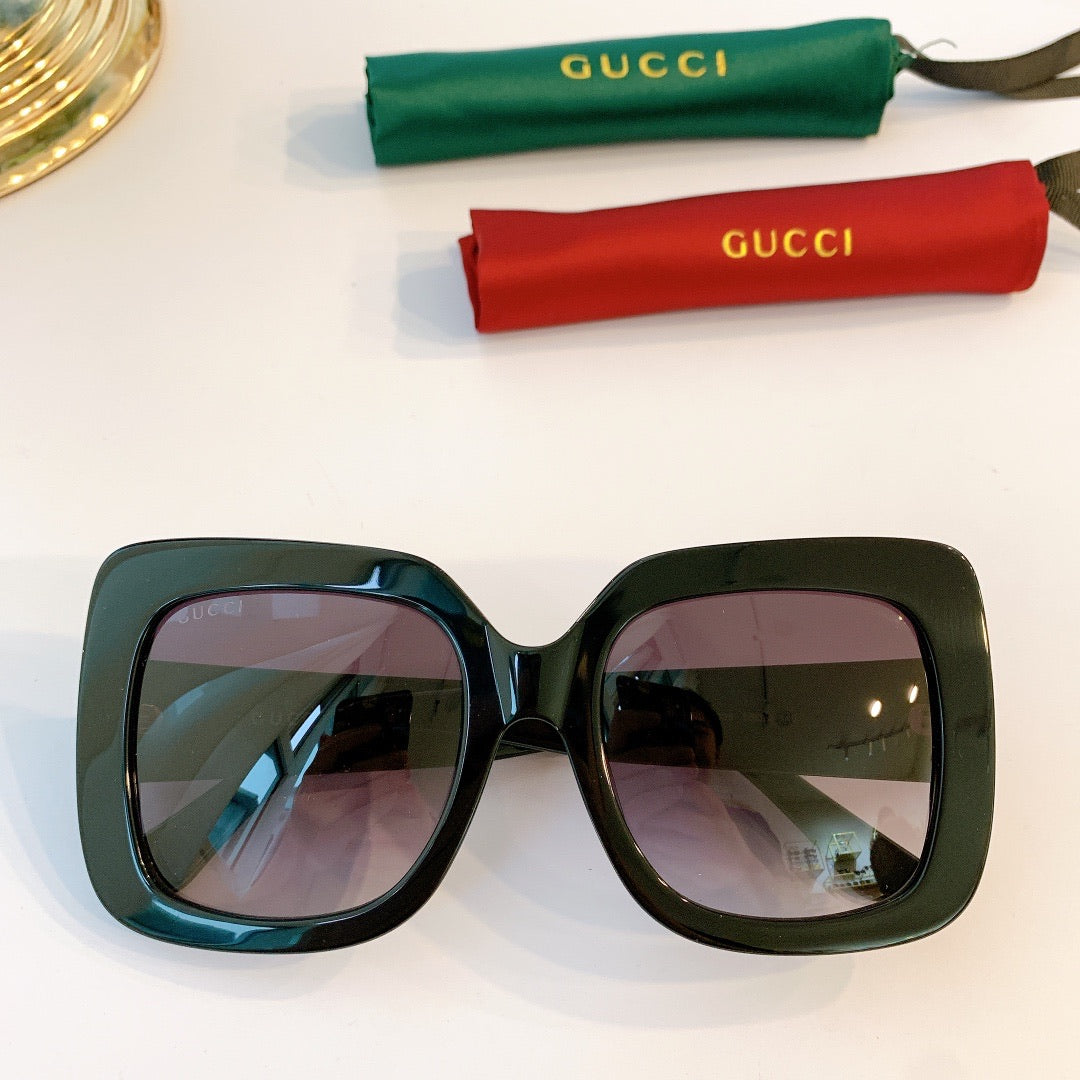 Classic framed sunglasses