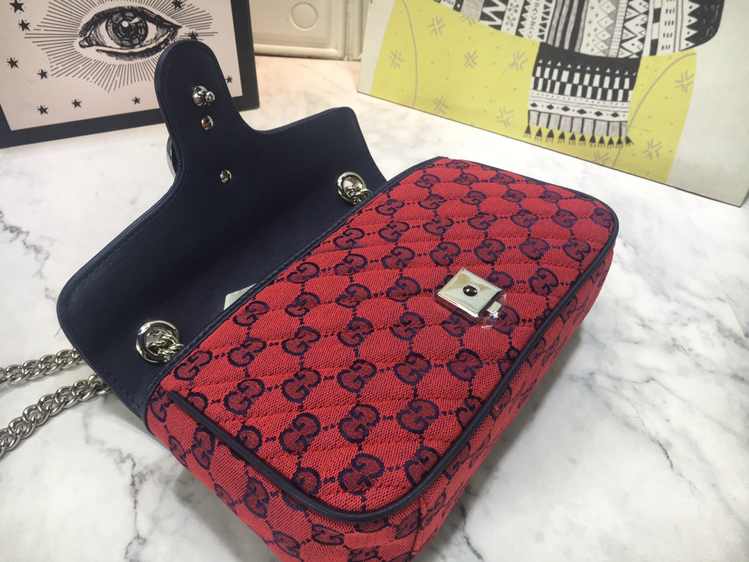 G u c c I red W26xH15xD7cm