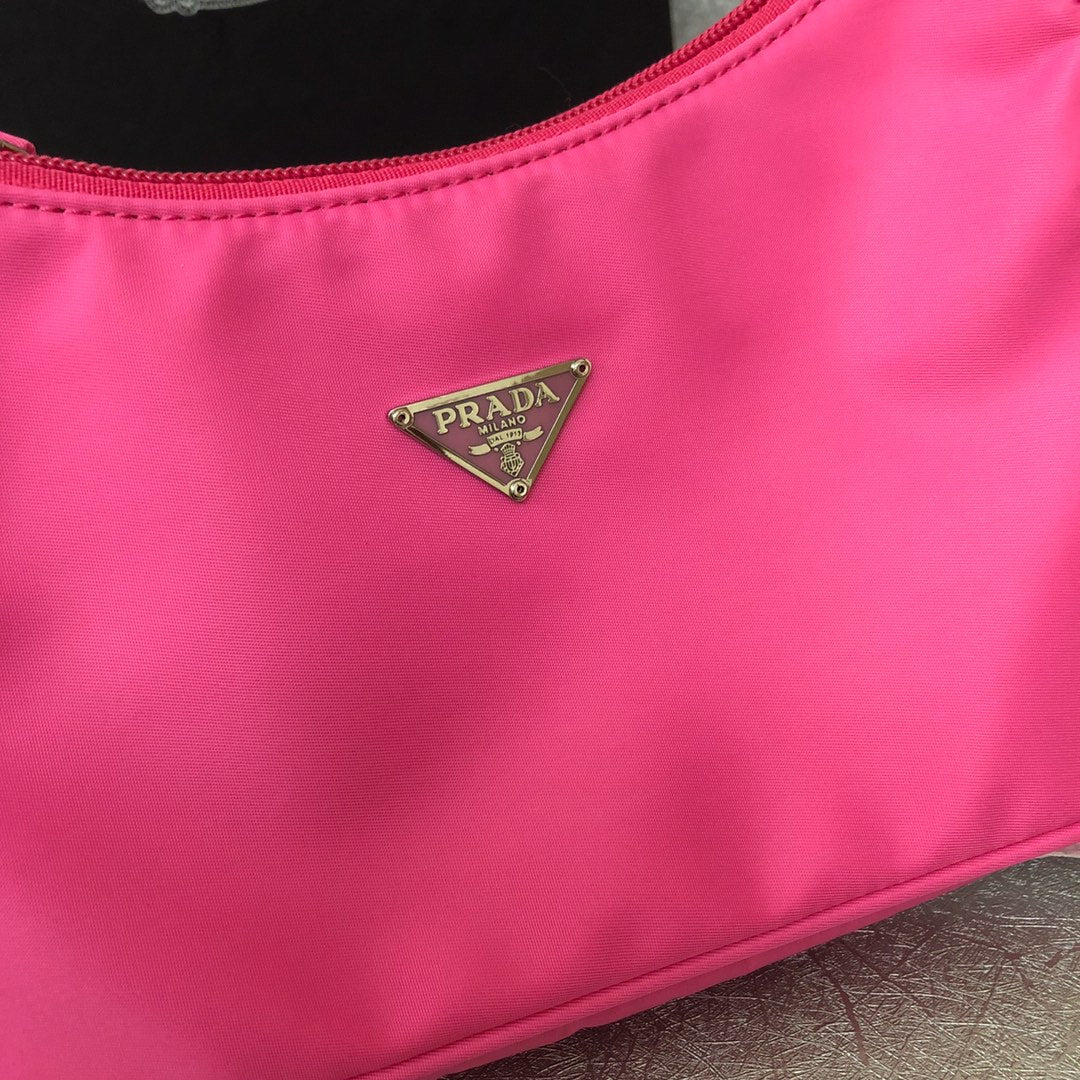 P r a d a nylo pink