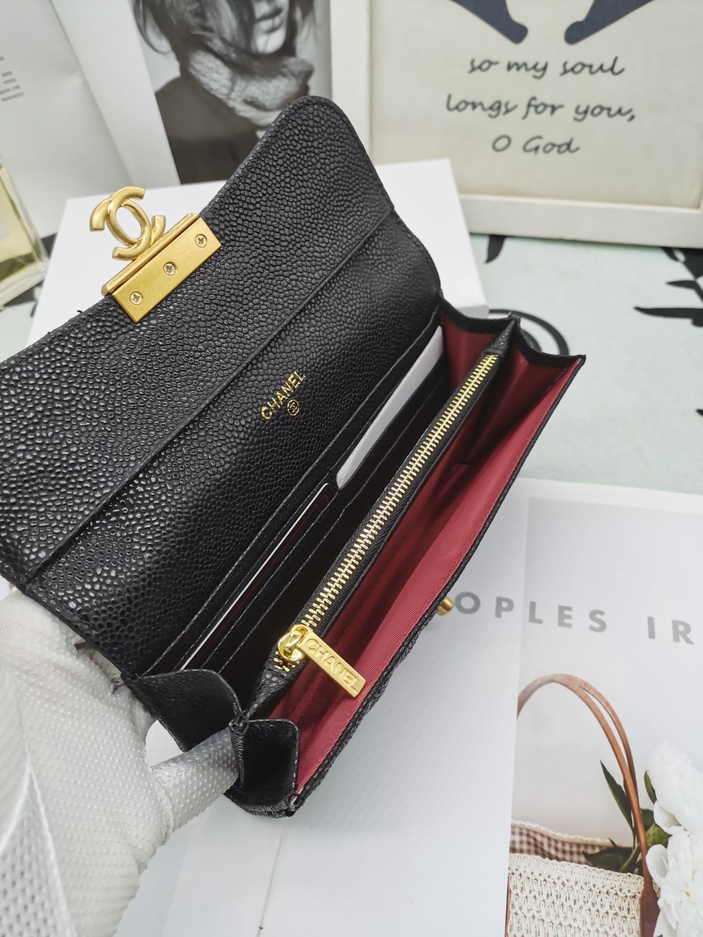 Classic handbag with metal lock 19cm