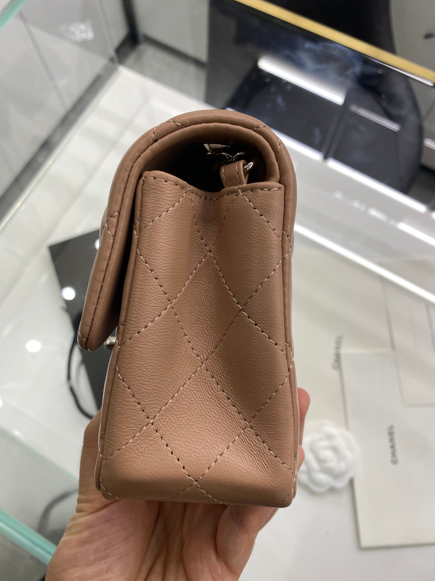 C h a n e l brown 25cm