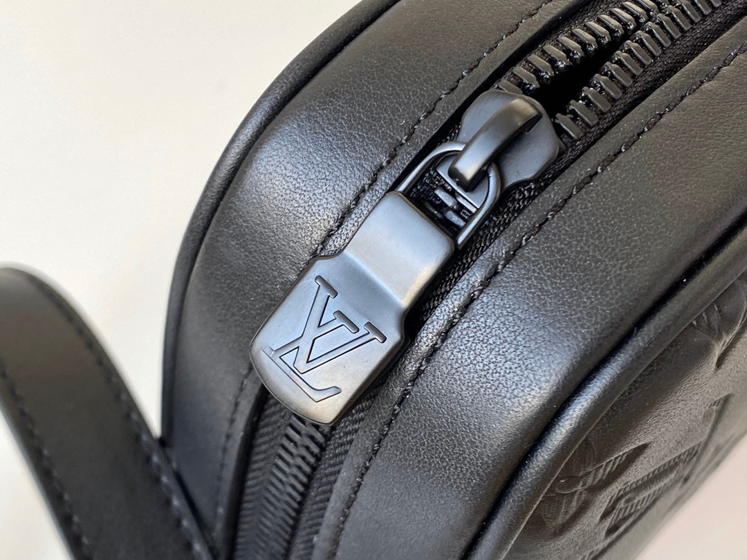 L v pouch 16.0 x 21.0 x 4.5 cm