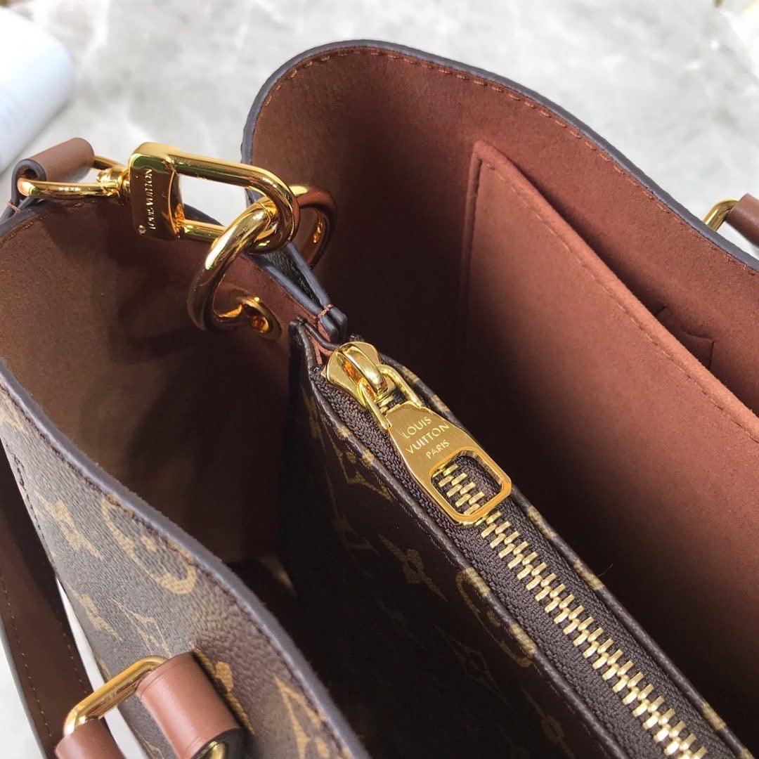 L v tote 34*24*13CM