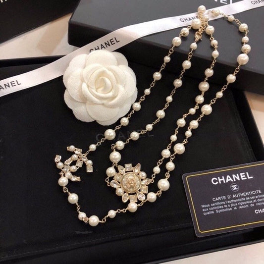 Classic fashion pearl necklace