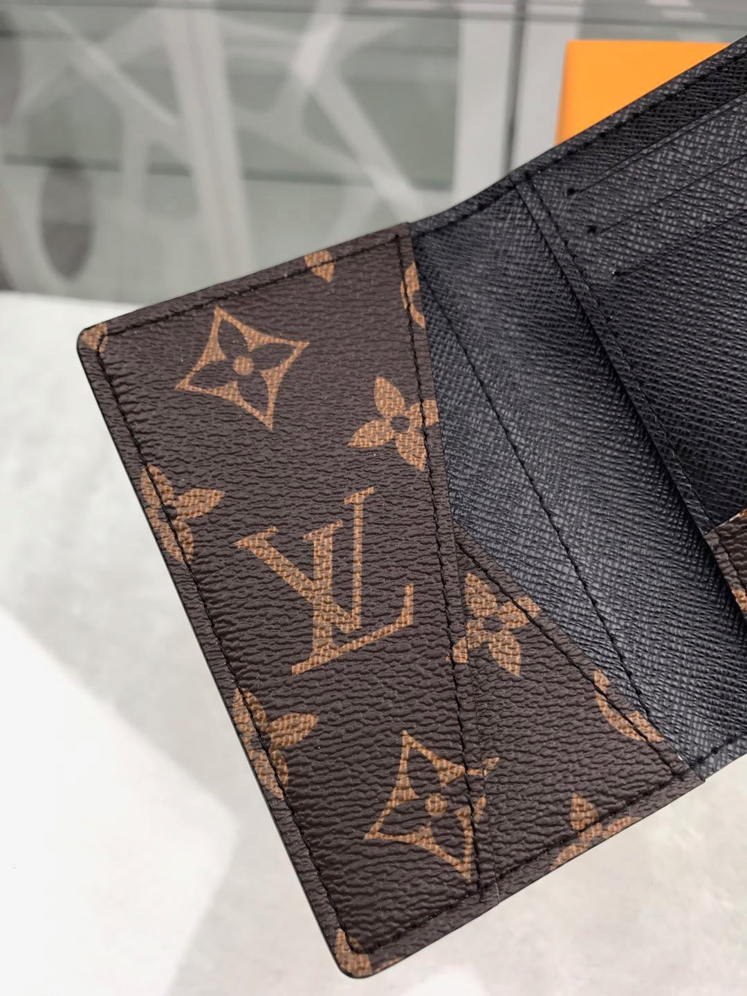 L v wallet 8X11cm