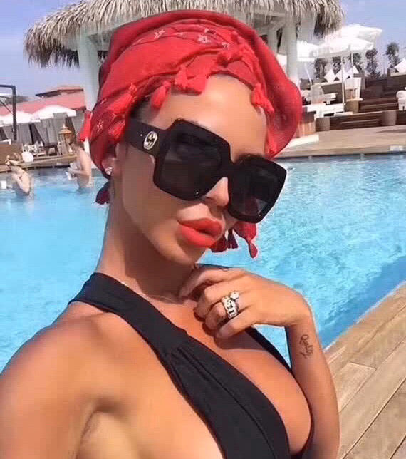 Classic framed sunglasses