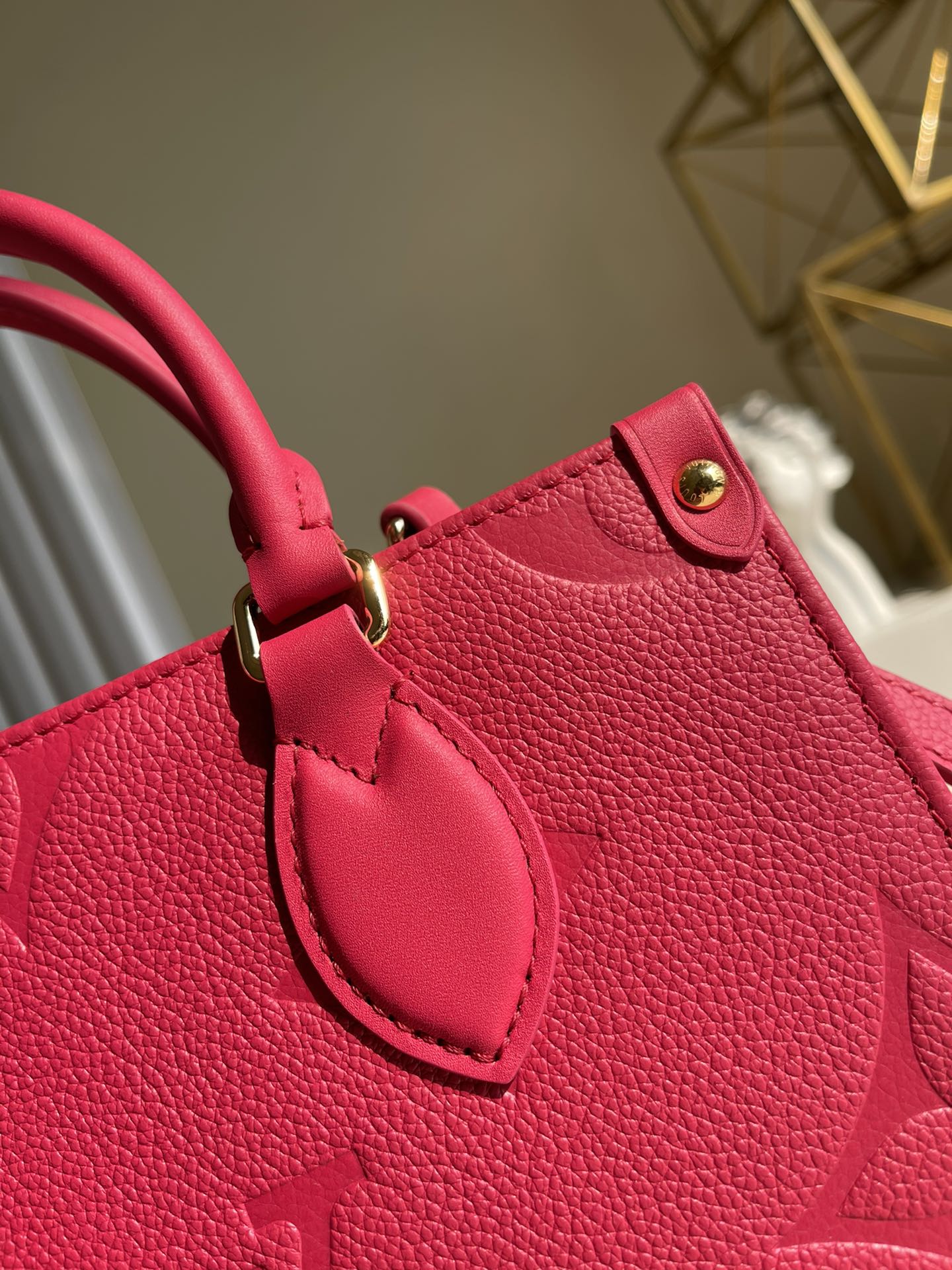 L v red tote 25x19x11.5cm