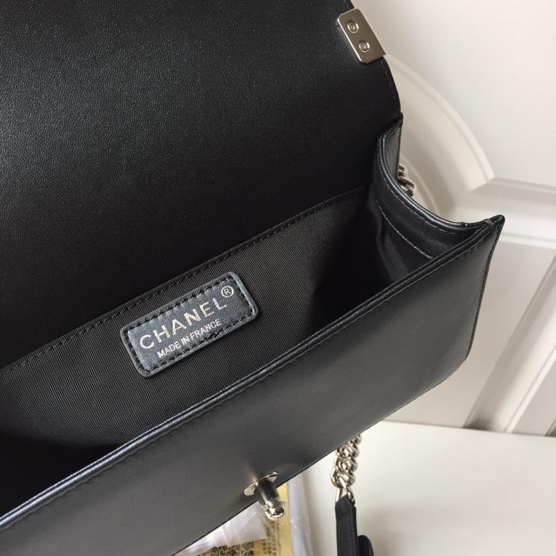 C h a n e l boy 25 cm