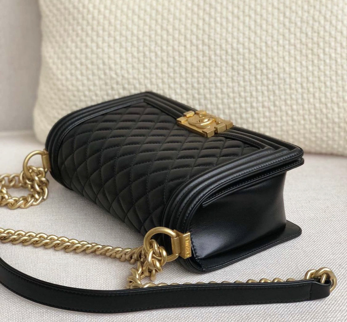 C h a n e l boy black/gold