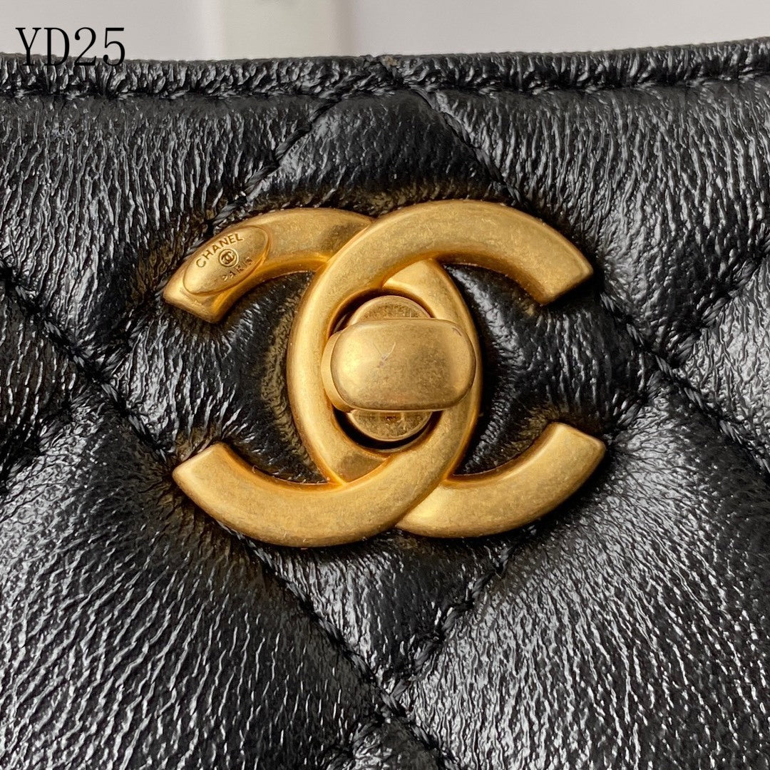 C h a n e l black 16cm