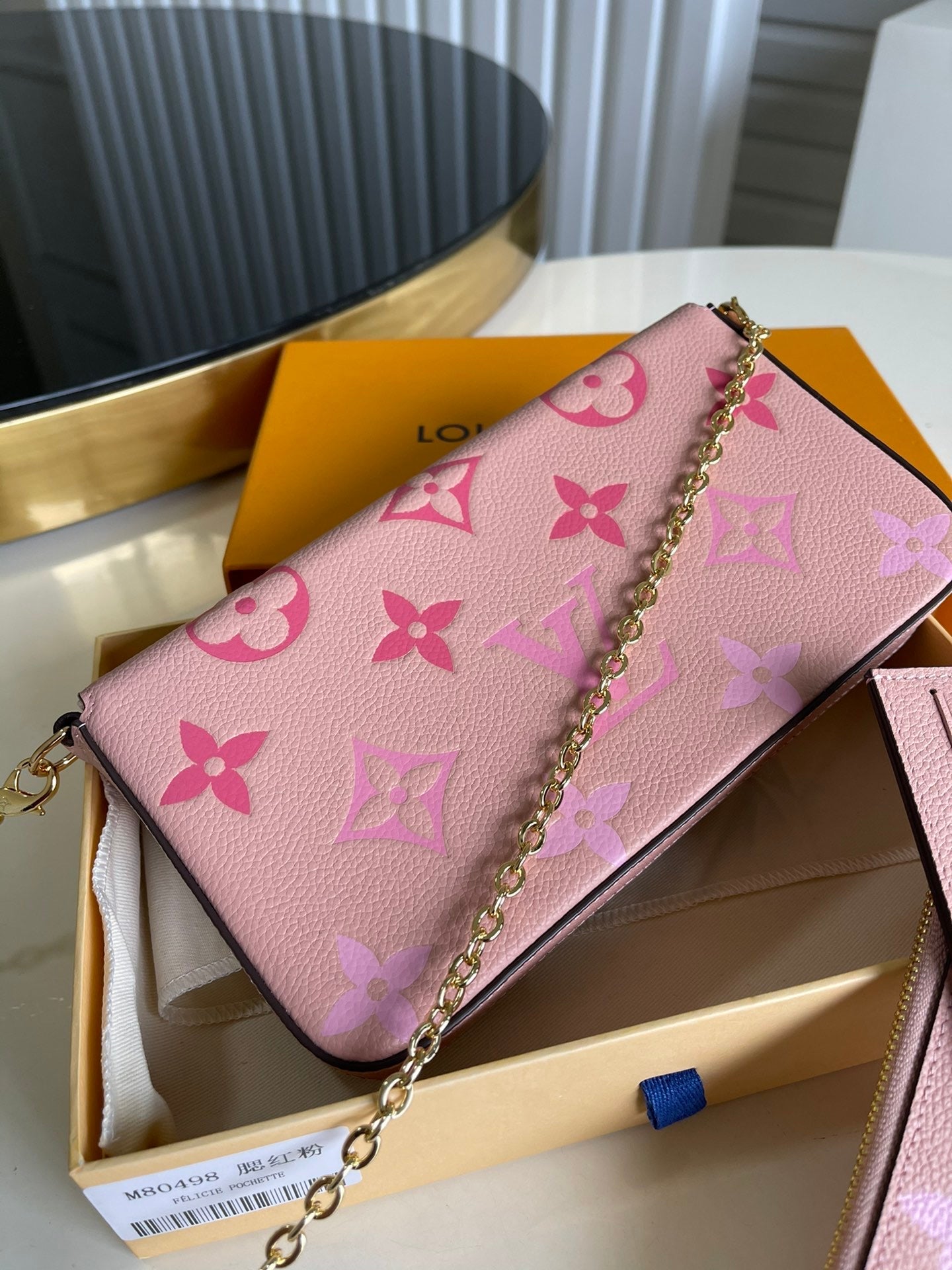 Lv pochette pink