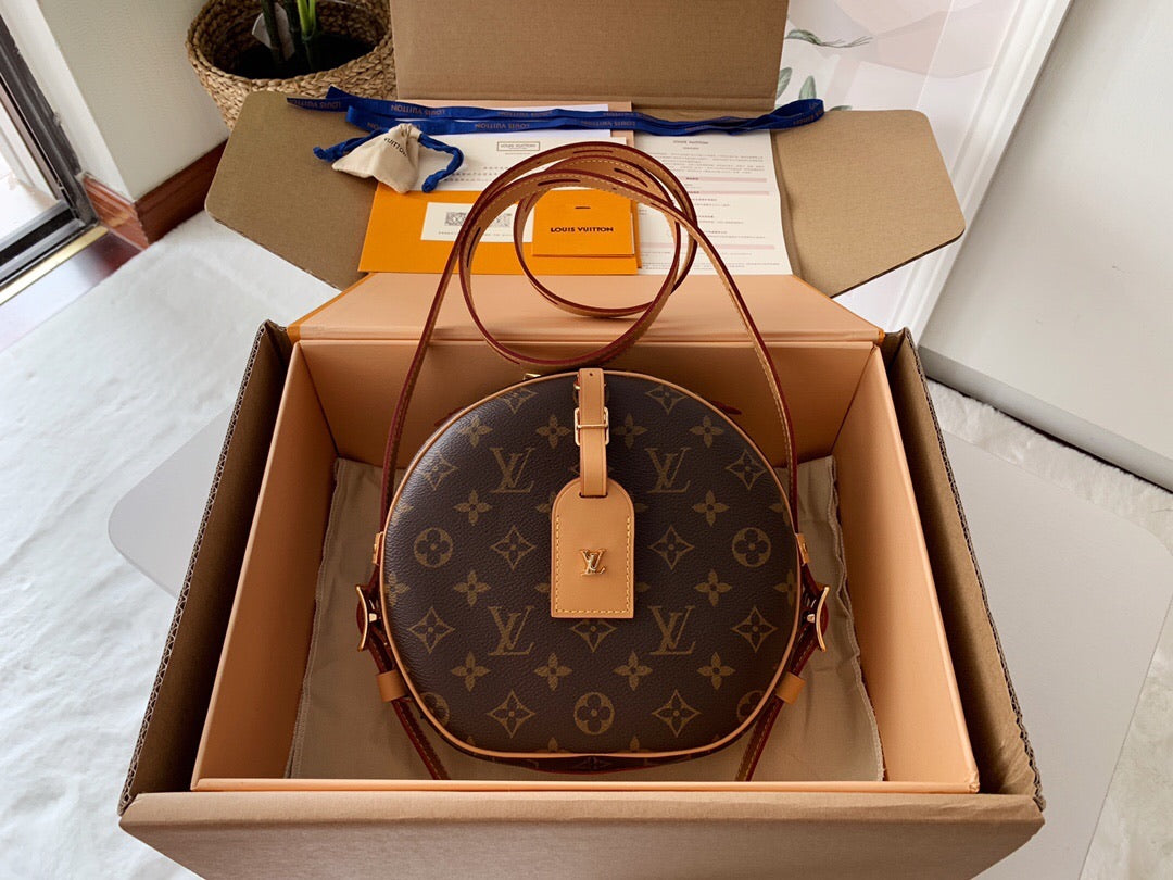 Lv pouch bag