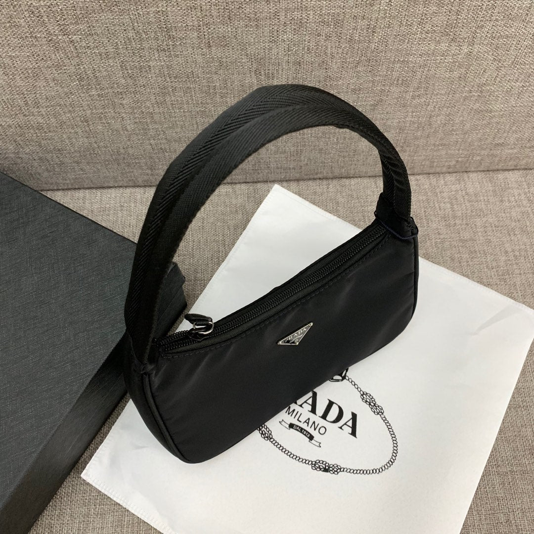 P r a d a nylo black