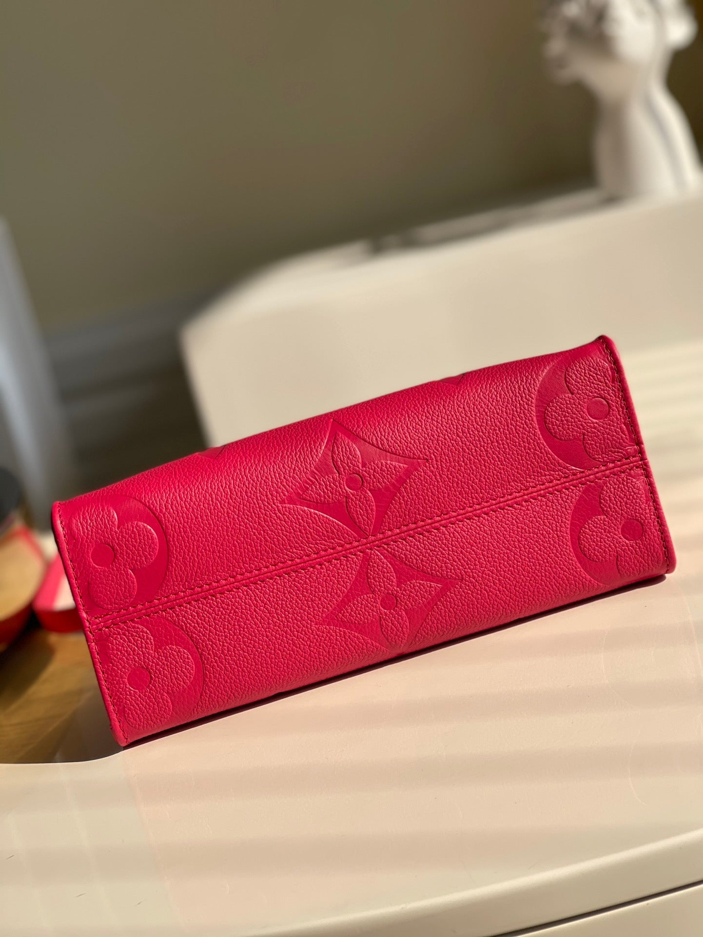 L v red tote 25x19x11.5cm