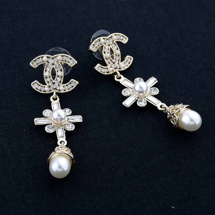 Flower pearl earrings