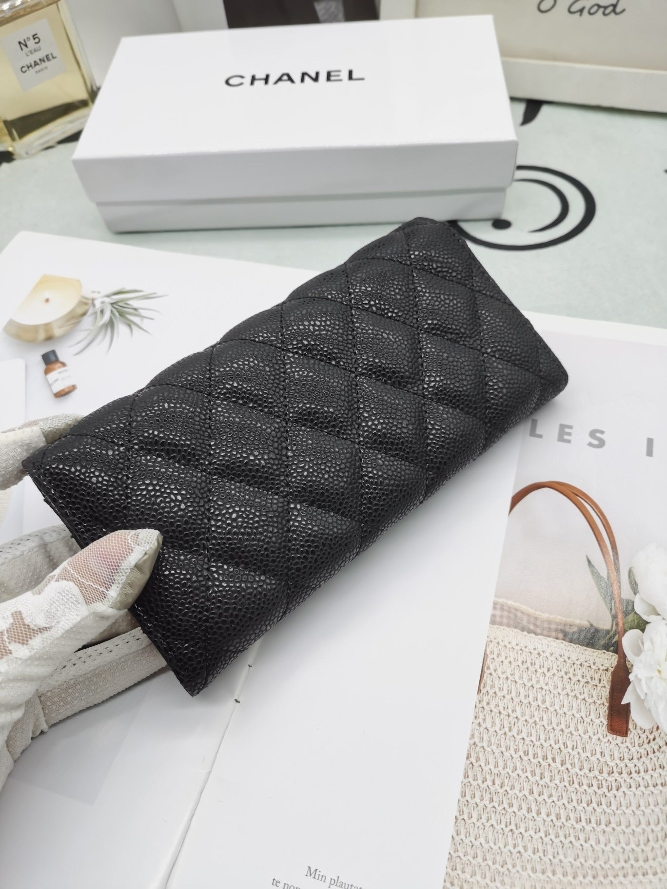 Classic handbag with metal lock 19cm