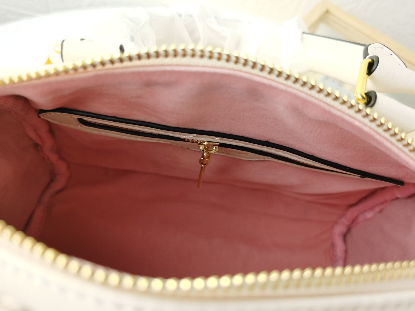 Lv new white 22.0 x 13.0 x 17.0 cm