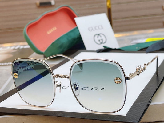 Classic frame sunglasses