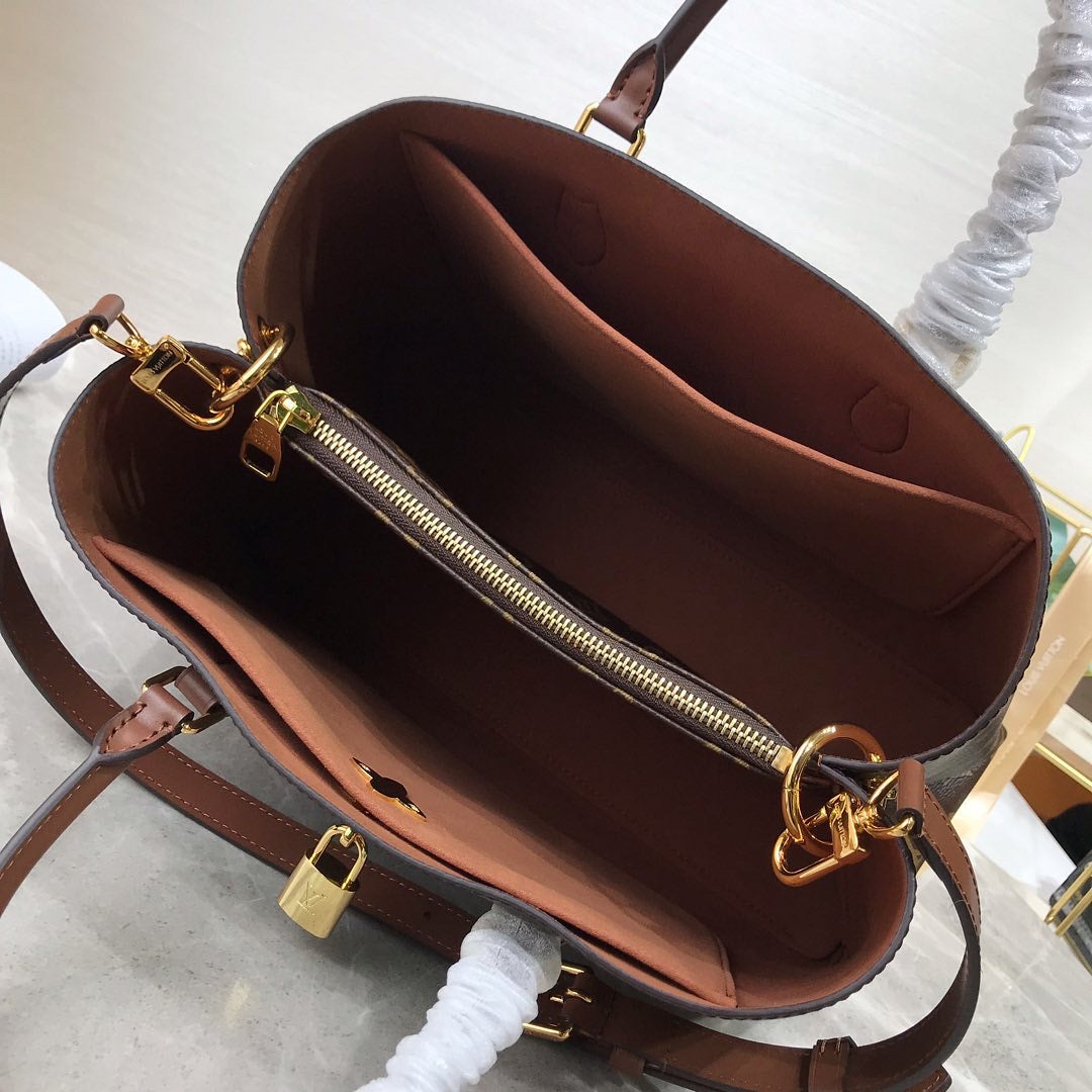 L v tote 34*24*13CM