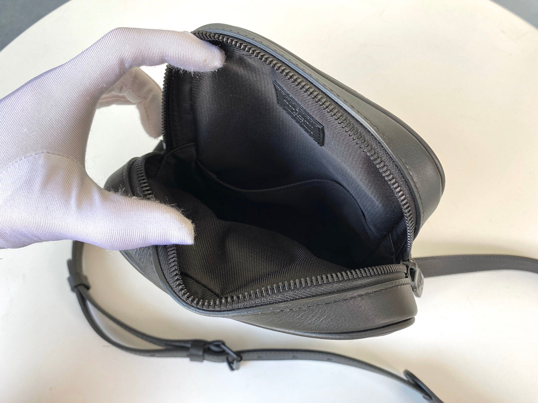 L v pouch 16.0 x 21.0 x 4.5 cm