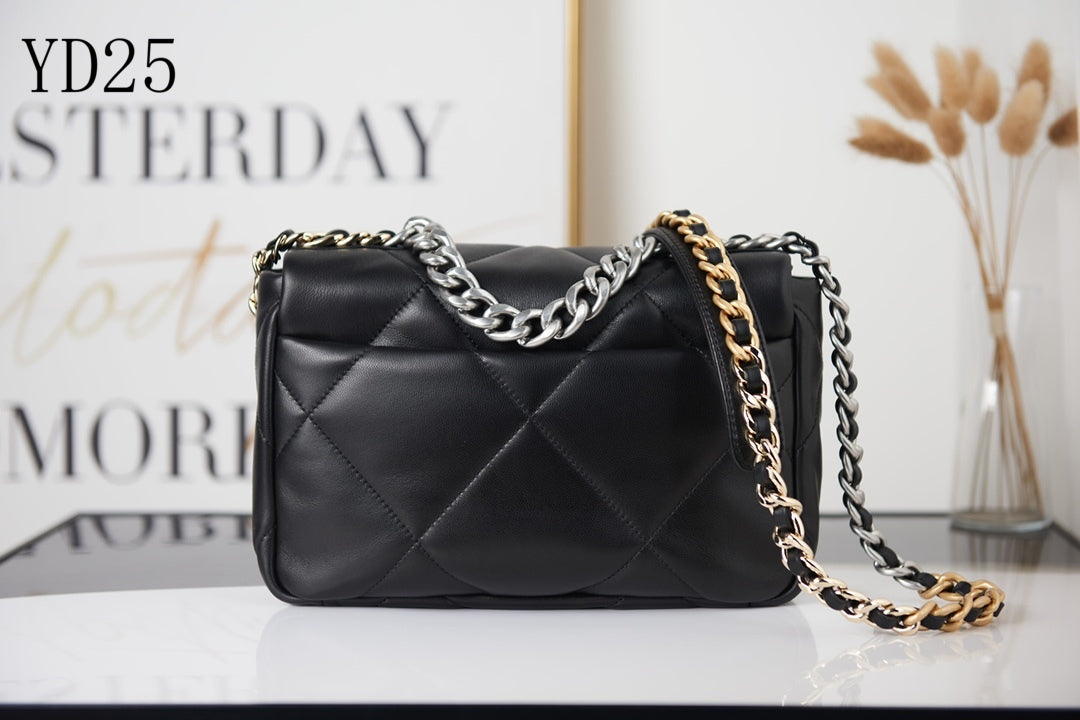 C h a n e l black/silver