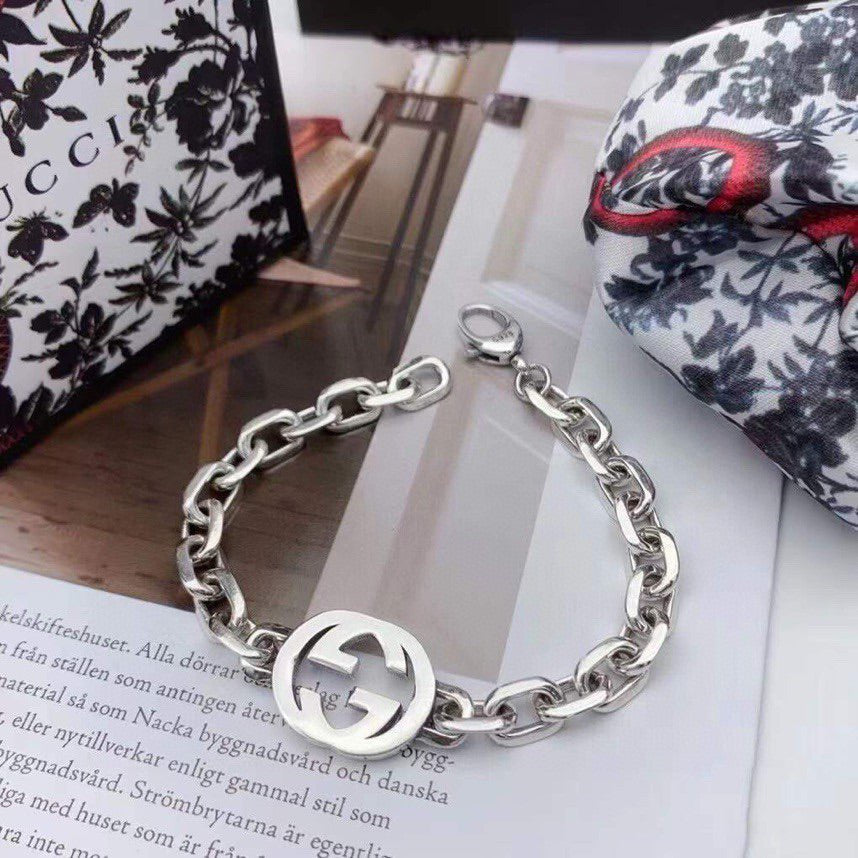 G u c c I bracelet
