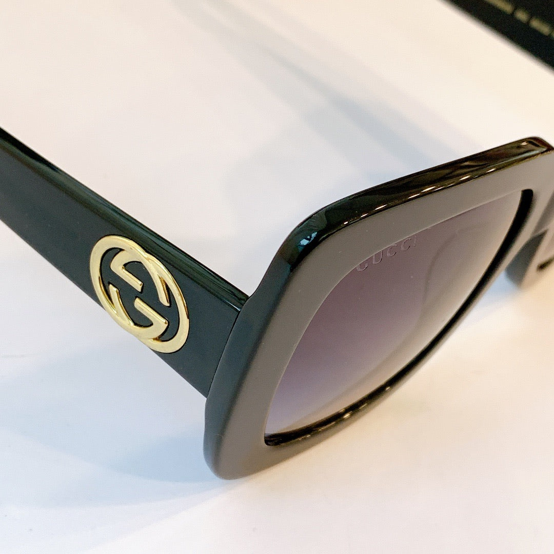 Classic framed sunglasses