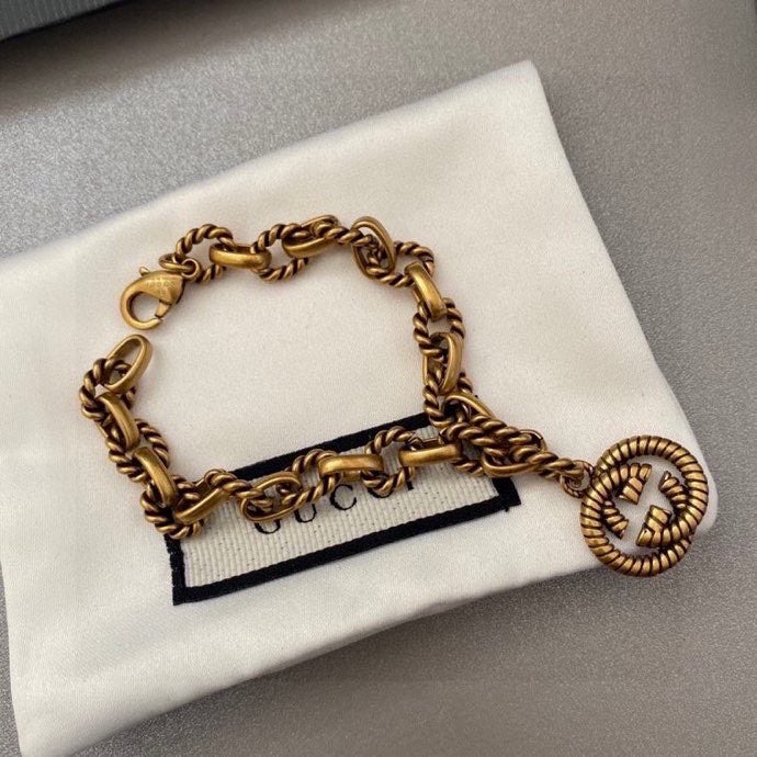 G u c c I bracelet