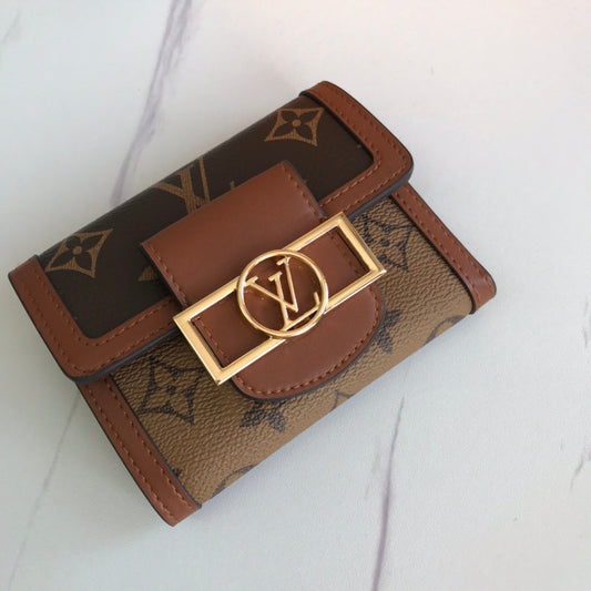 L v wallet Size:12*9.5*3.5 cm