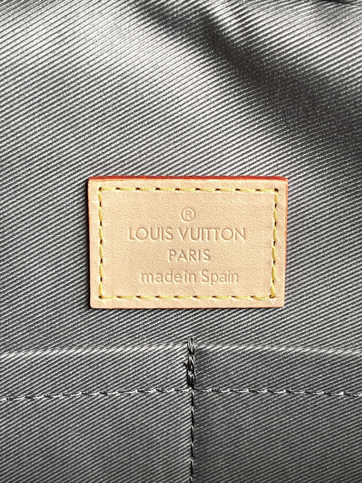 L v new Neo Porte Documents Voyage 40 x 31.5 x 10 cm