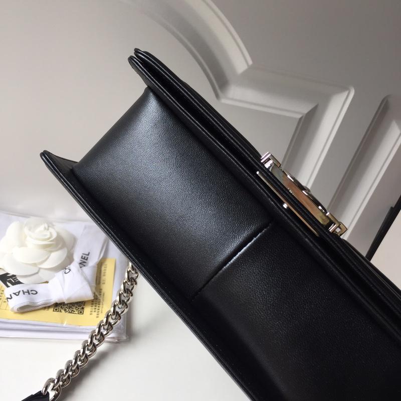 C h a n e l boy 25 cm