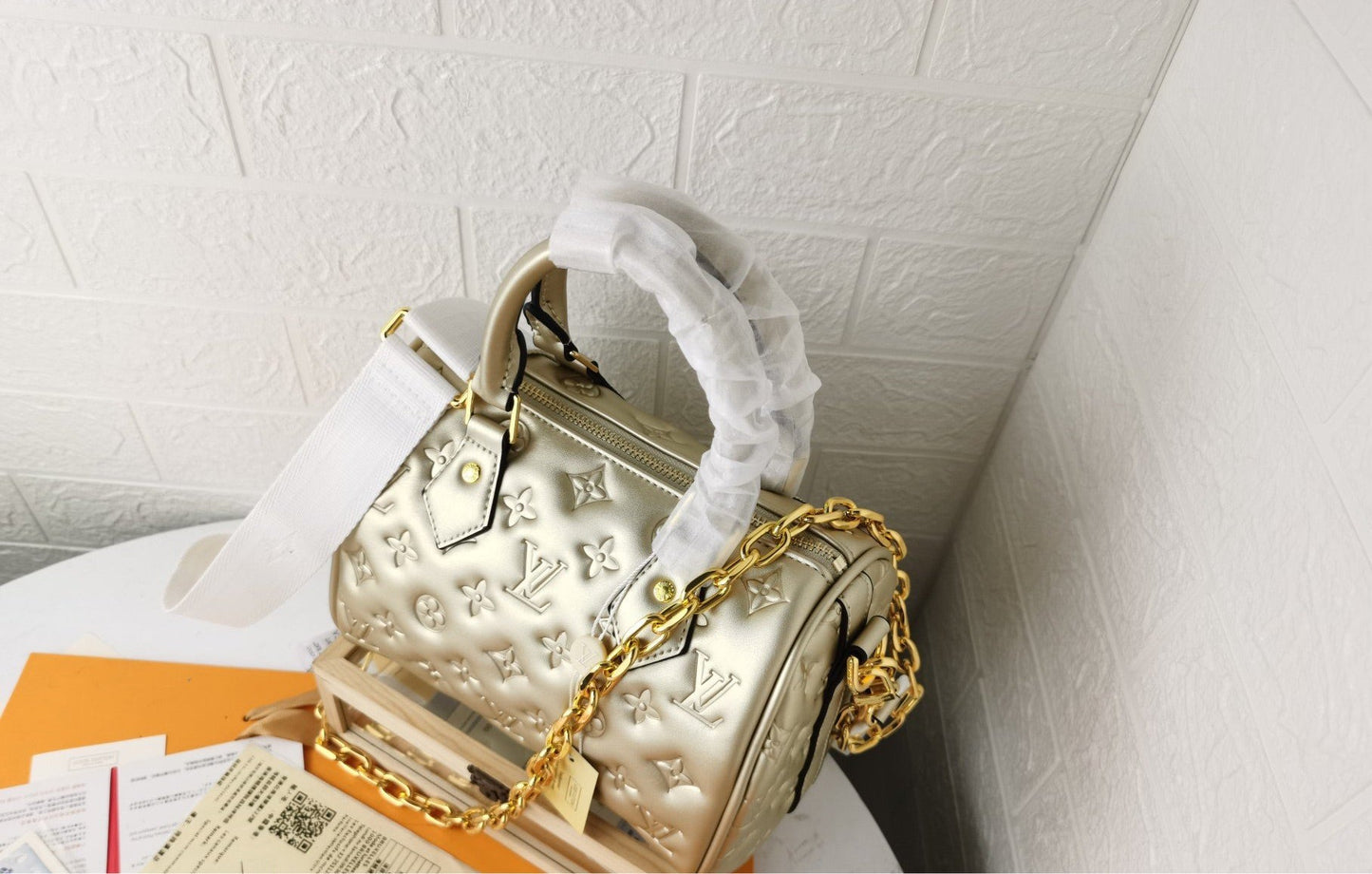 Lv gold 22.0 x 13.0 x 17.0 cm