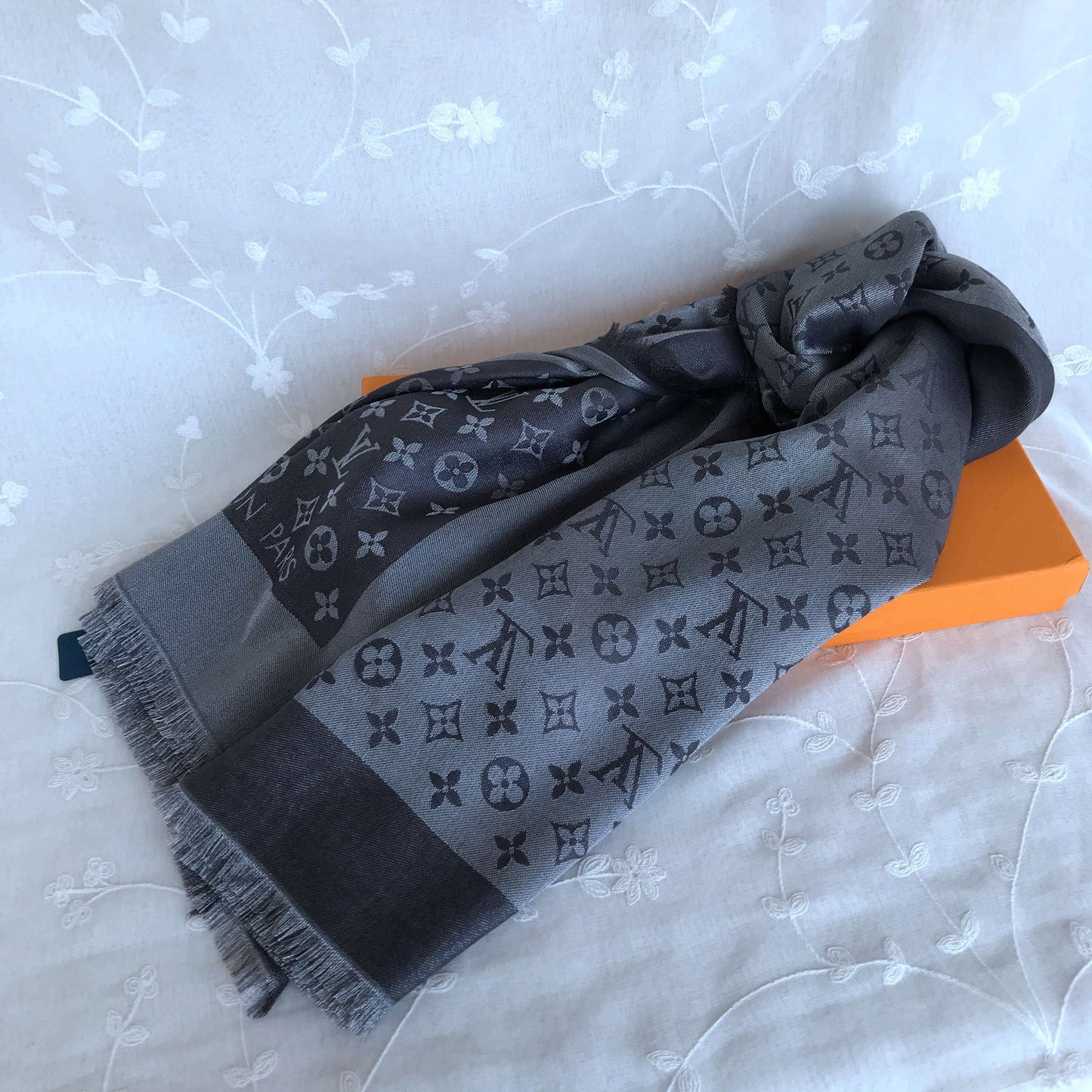 Lv gray scarf