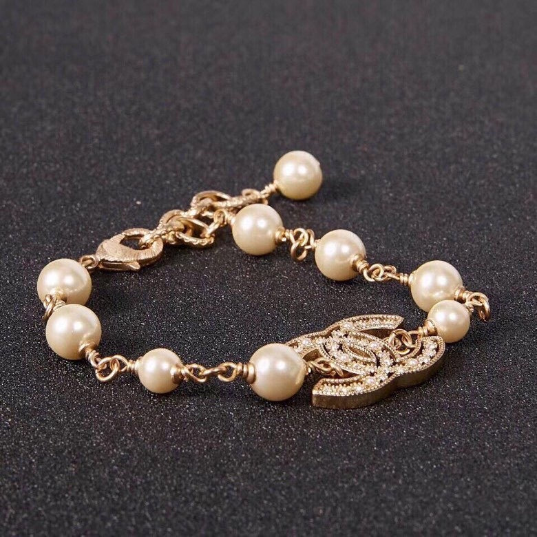 Classic fashion bracelet