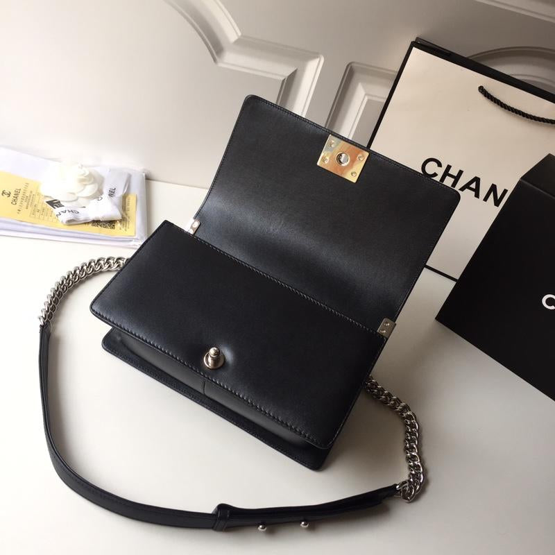 C h a n e l boy 25 cm