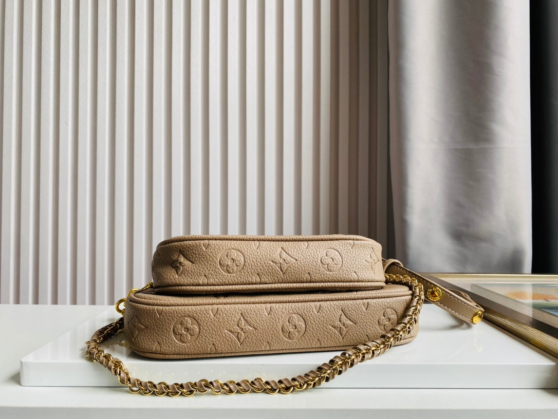 L v accessory pochette