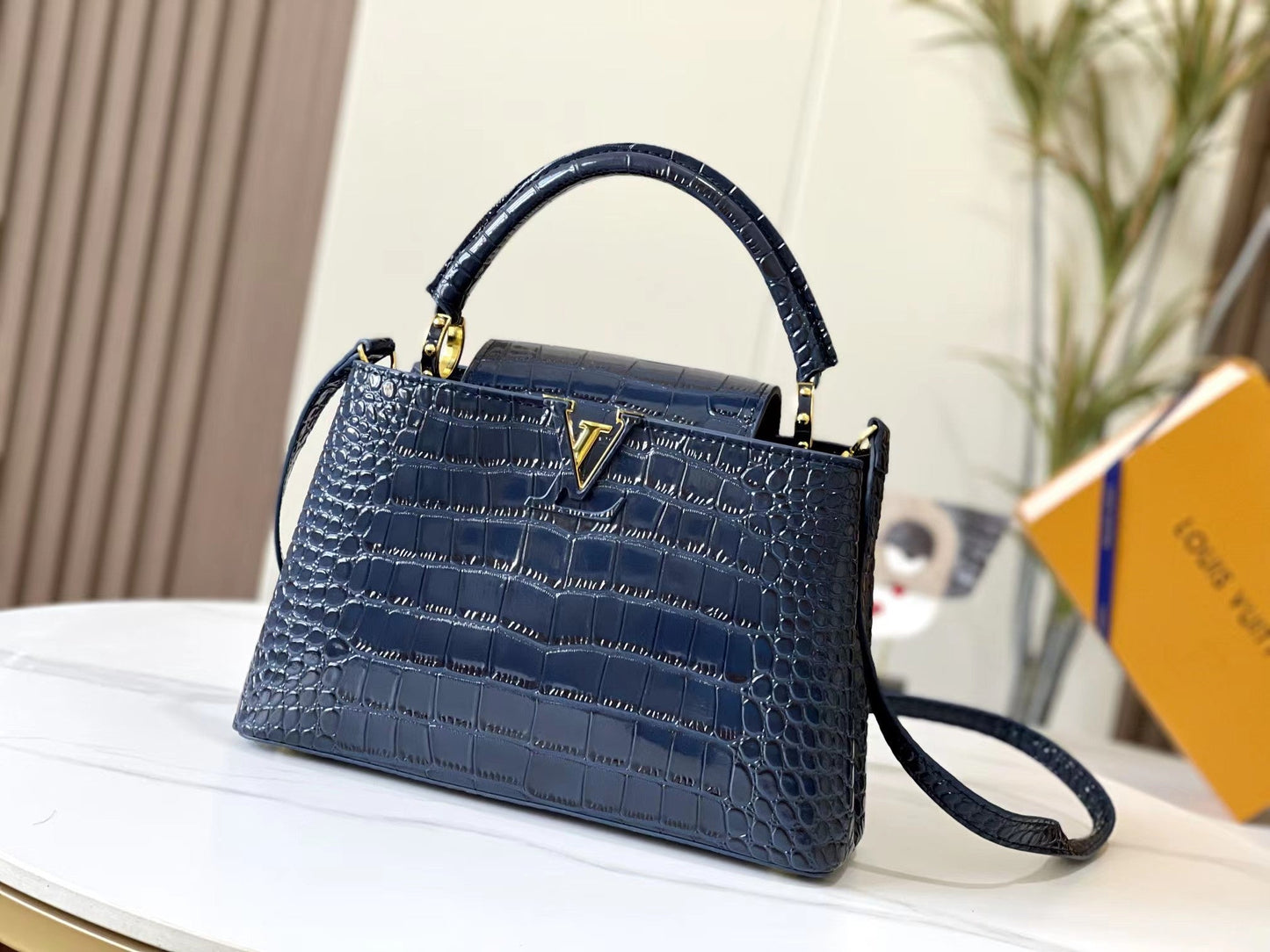 2022 Crocodile Pattern LV Handbag-2