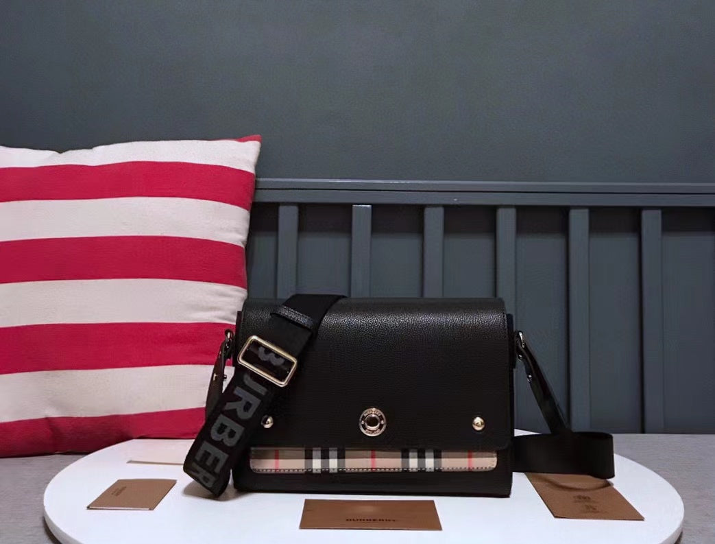 2022 Burberry Handbag - 66