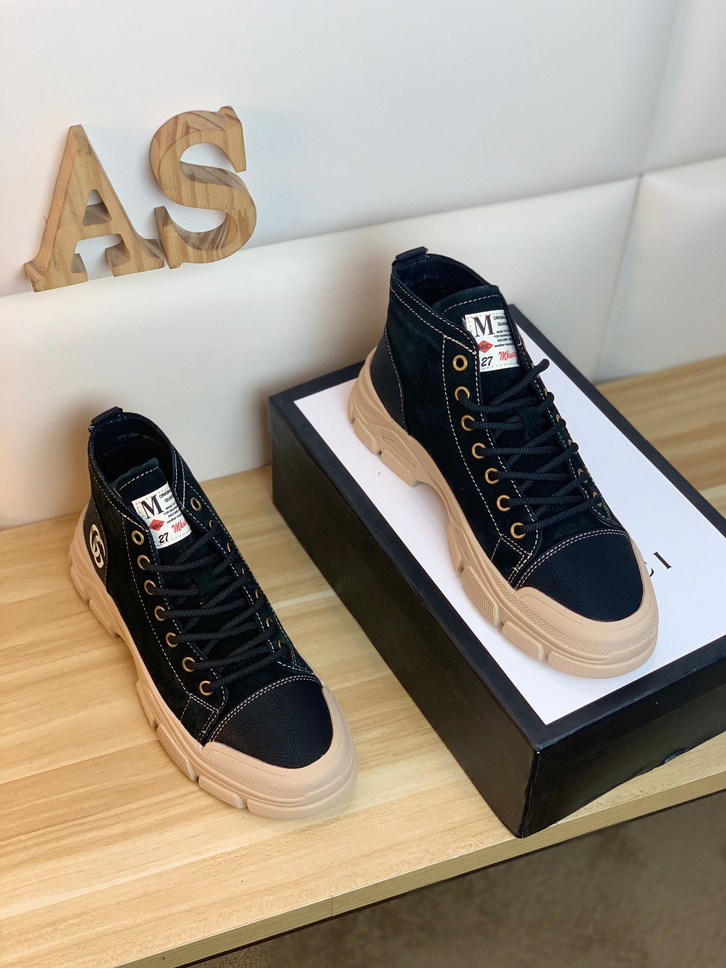 Black Platformas shoes