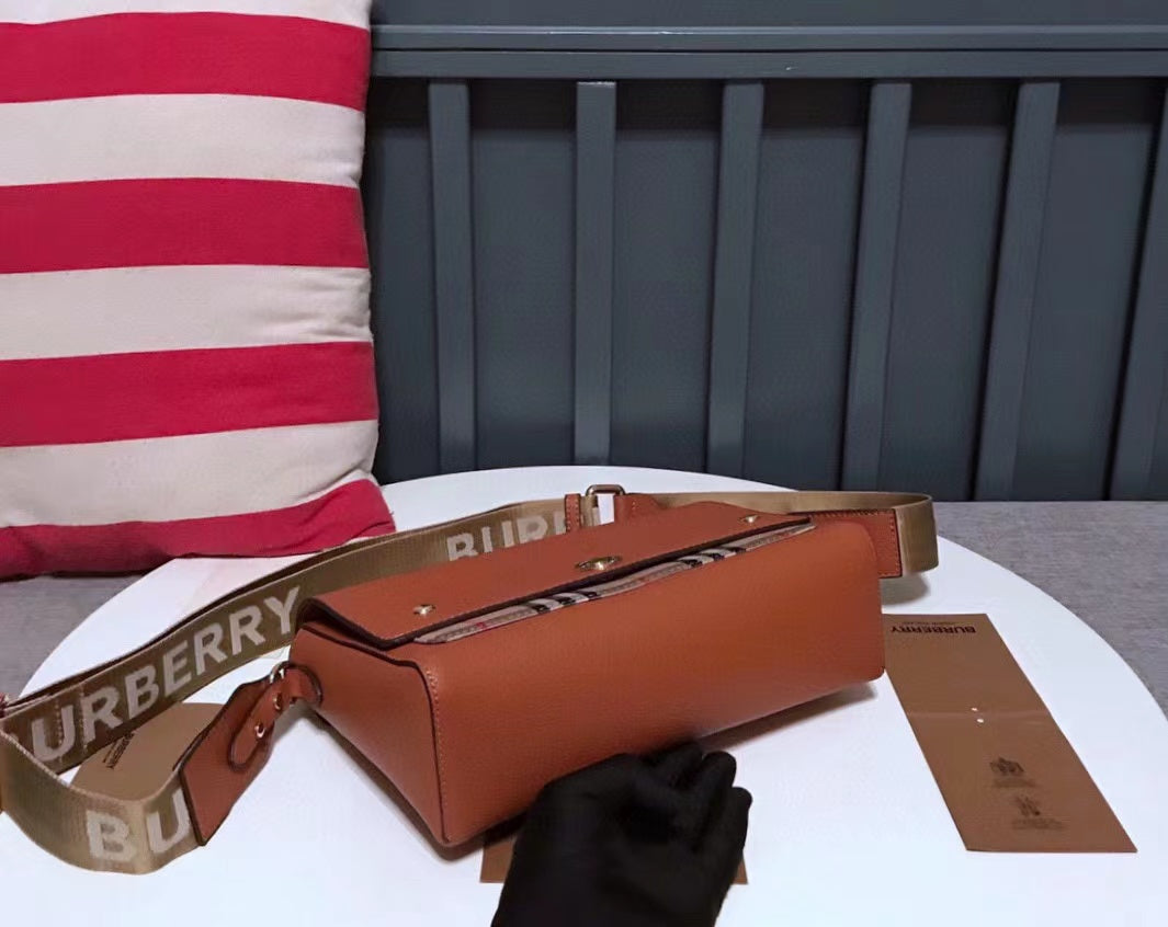2022 Burberry Handbag - 66