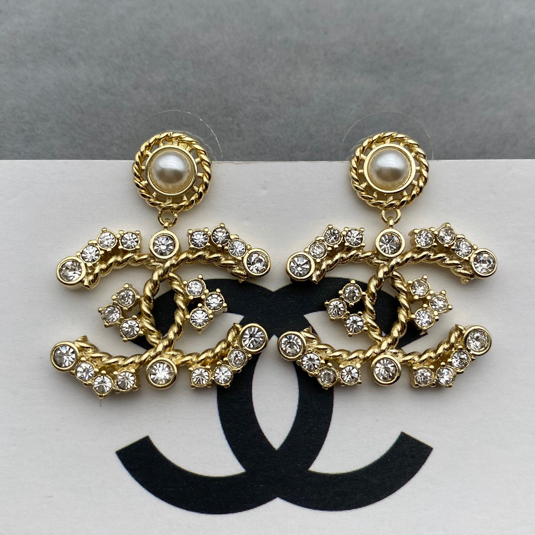 Gold pearl earrings